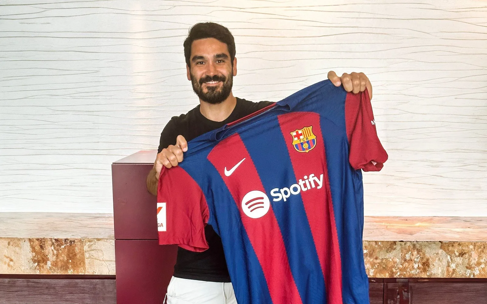 إلكاي غوندوغان يغيب عن الملاعب عدة أشهر بداعي الأصابة