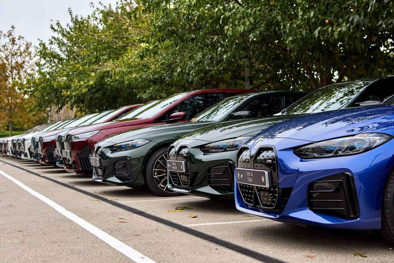 بالصور ... BMW تسلم السيارات الرسمية لنجوم ريال مدريد