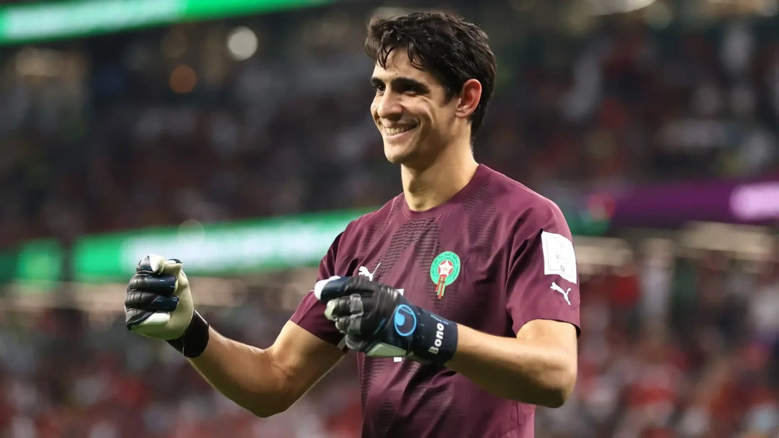 حارس نادي الهلال السعودي ياسين بونو يحقق أمنية طفل فلسطيني