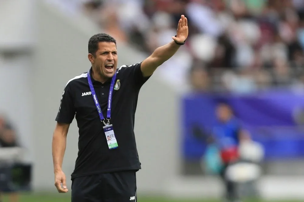 مدرب المنتخب الأردني "عموته" يشيد بأداء لاعبيه
