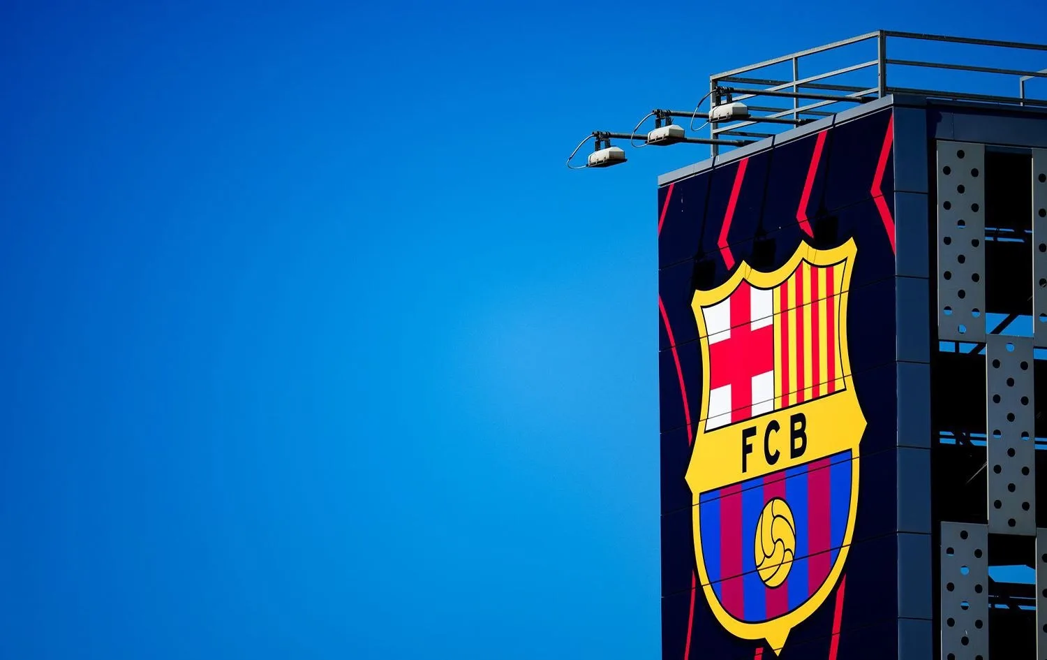 المحكمة الإسبانية تأمر برشلونة بدفع 23 مليون يورو