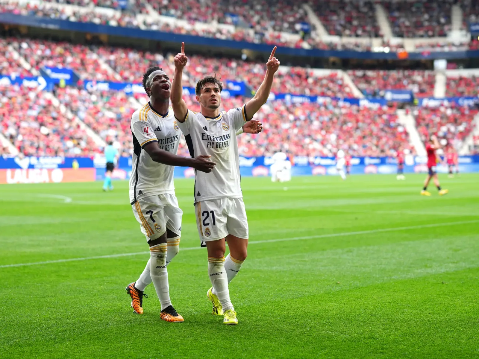 ريال مدريد يكتسح أوساسونا ويعزز صدارته للدوري الإسباني