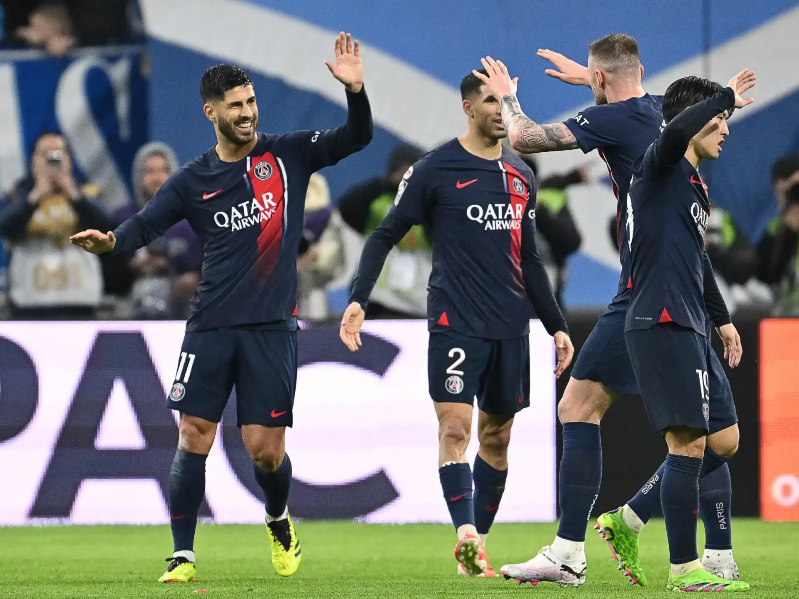 سان جيرمان يفلت من الهزيمة أمام كليرمون بالدوري الفرنسي