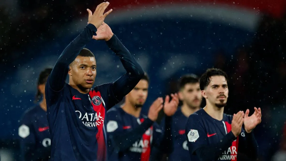باريس سان جيرمان يتوج بلقب الدوري الفرنسي بعد هزيمة موناكو في ليون