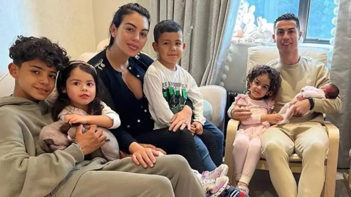 شاهد ... ماتيو ابن الأسطورة كريستيانو يحتفل على طريقة والده