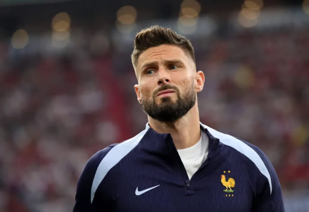 رسمياً ... جيرو يعلن اعتزاله اللعب مع منتخب فرنسا
