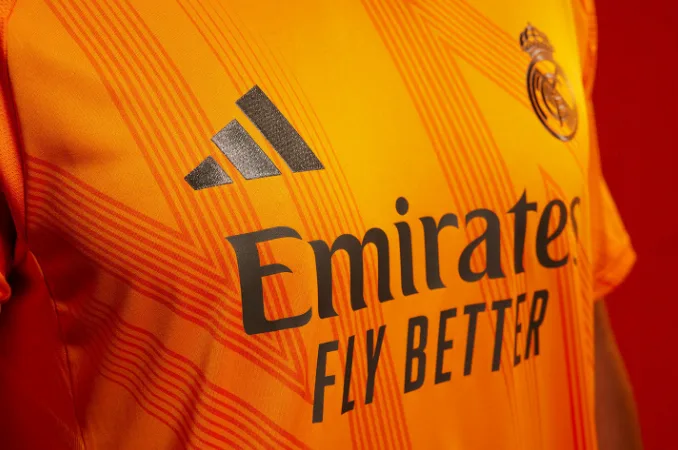 رسمياً ... ريال مدريد يكشف عن القميص الثاني للموسم الجديد باللون البرتقالي