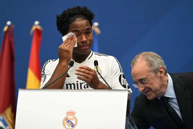 شاهد ... بكاء البرازيلي إندريك خلال تقديمه بقميص ريال مدريد