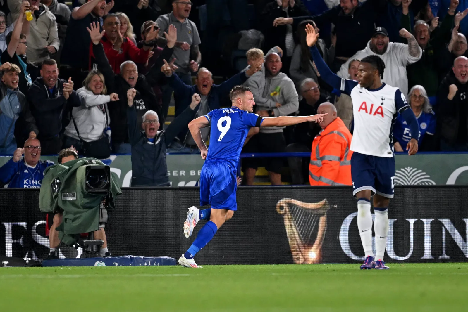 توتنهام يفتتح مشواره في الدوري الإنجليزي بالتعادل مع ليستر سيتي