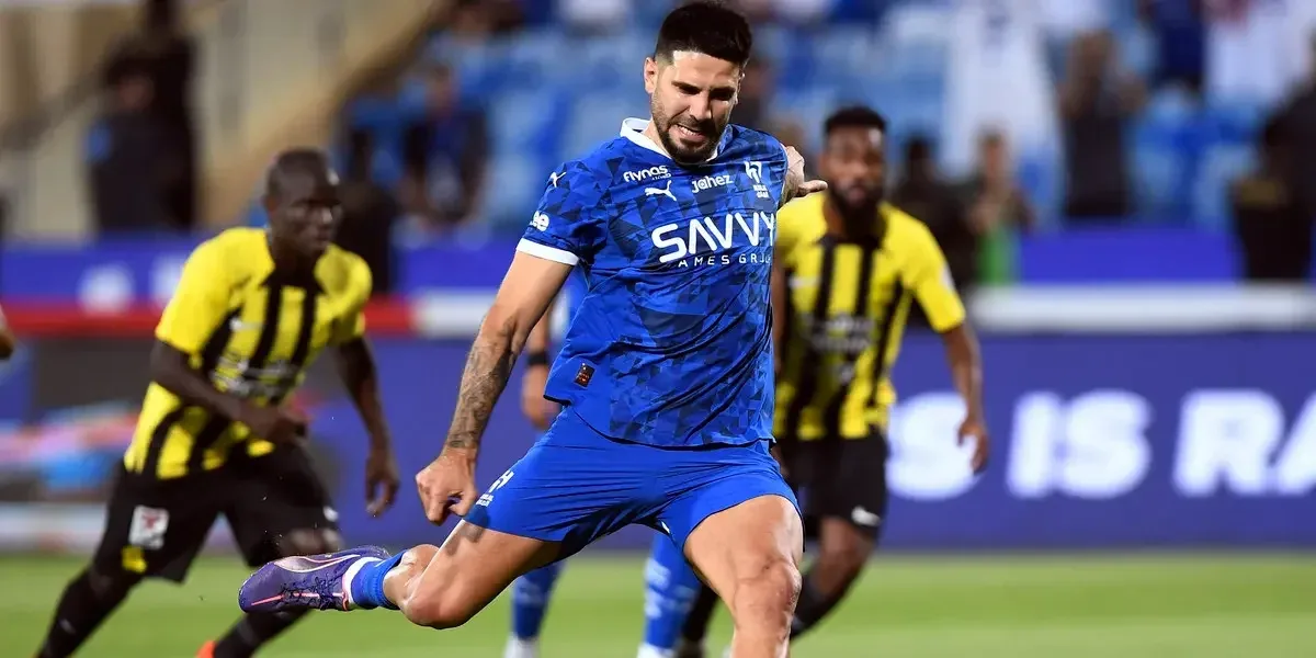 الهلال يتفوق على برشلونة وريال مدريد بـ"سلسلة" الاتحاد