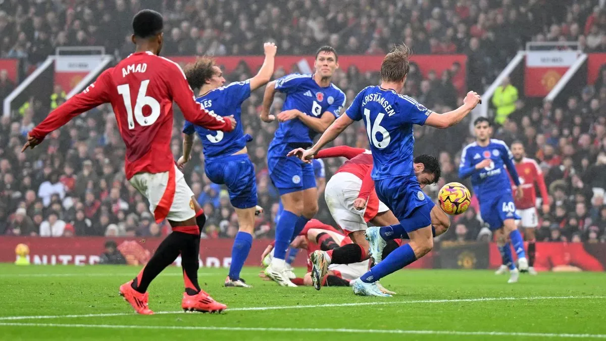 مانشستر يونايتد يفوز على ليستر سيتي بثلاثية في الدوري الإنجليزي
