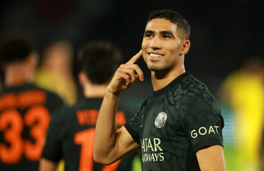 أشرف حكيمي يحصد جائزة الأسد الذهبي كأفضل لاعب إفريقي لعام 2024