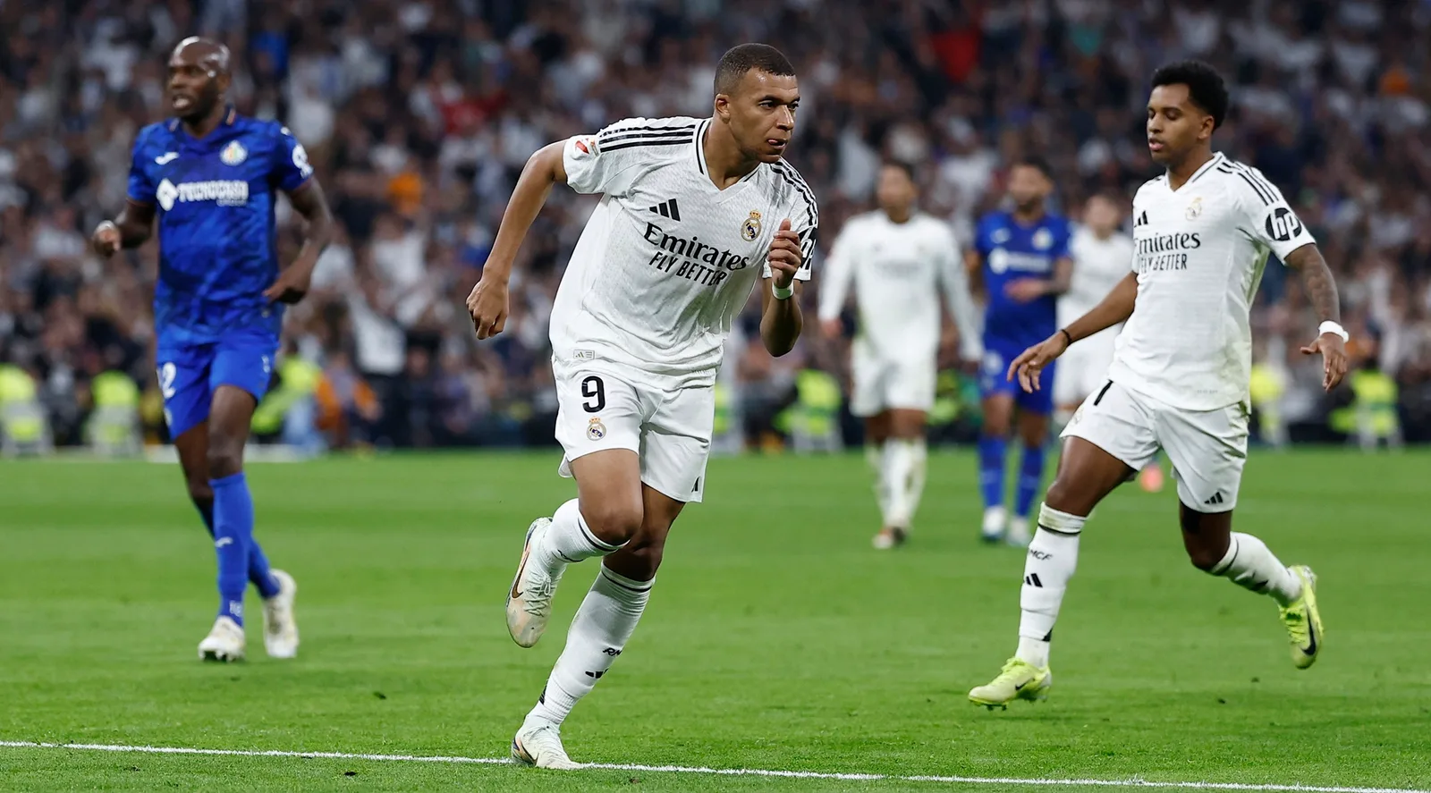 هل يتحرك ريال مدريد لضم فان دايك في صفقة انتقال حر؟