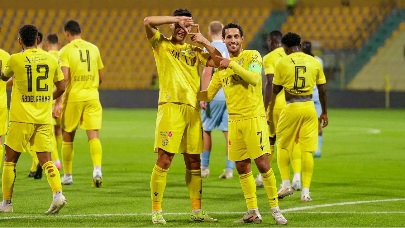بقيادة بنزيمة.. الاتحاد يطيح بالهلال ويحجز مقعده في نصف النهائي