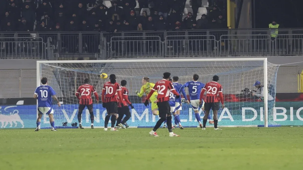 ميلان يقلب الطاولة على مضيفه كومو في الدوري الإيطالي