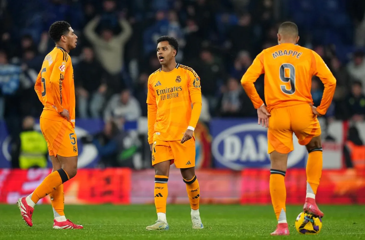 إسبانيول يهزم ريال مدريد ويشعل صراع صدارة ترتيب الدوري الإسباني