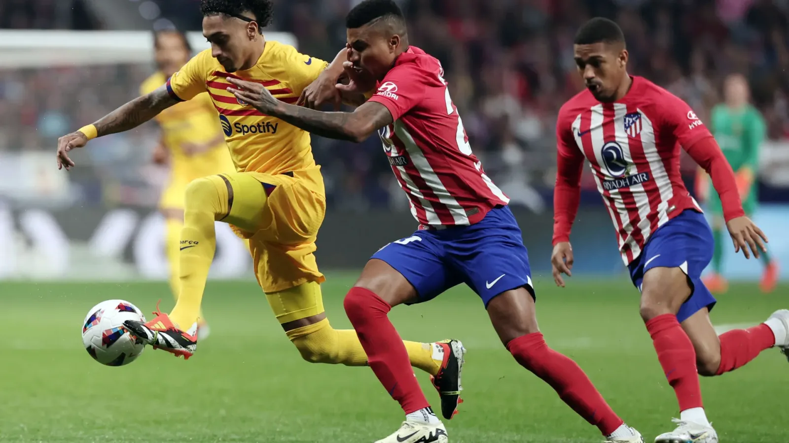 برشلونة بقلب الطاولة على أتلتيكو مدريد وبتصد الليغا