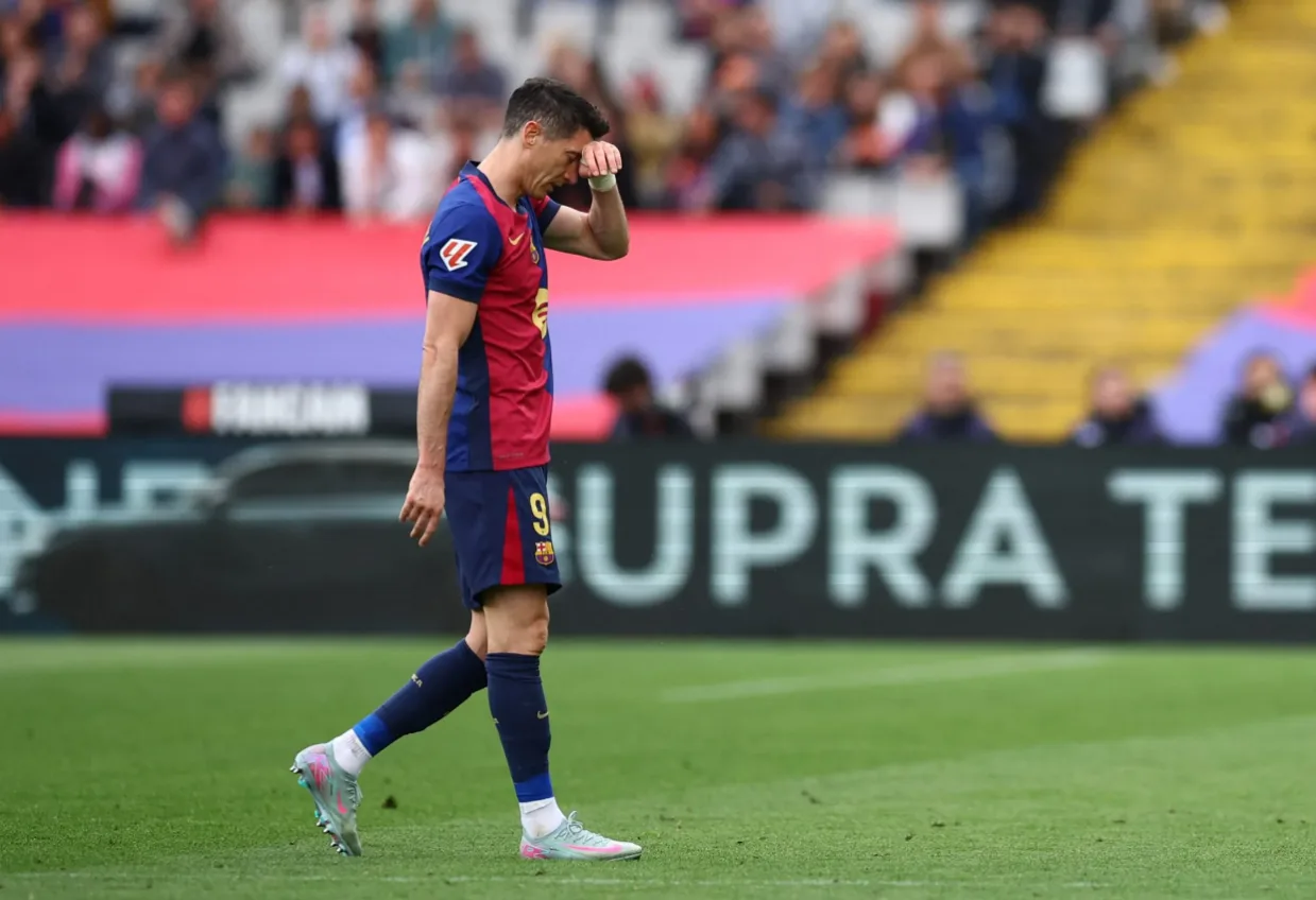 رسمياً ... برشلونة يكشف عن مدة غياب ليفاندوفسكي