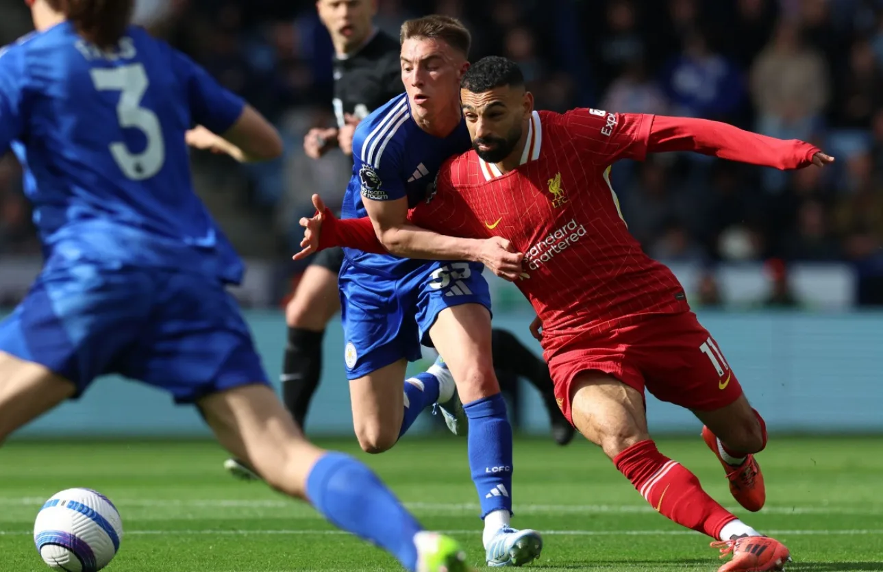 ليفربول يفوز على ليستر ويقترب أكثر من حسم لقب الدوري