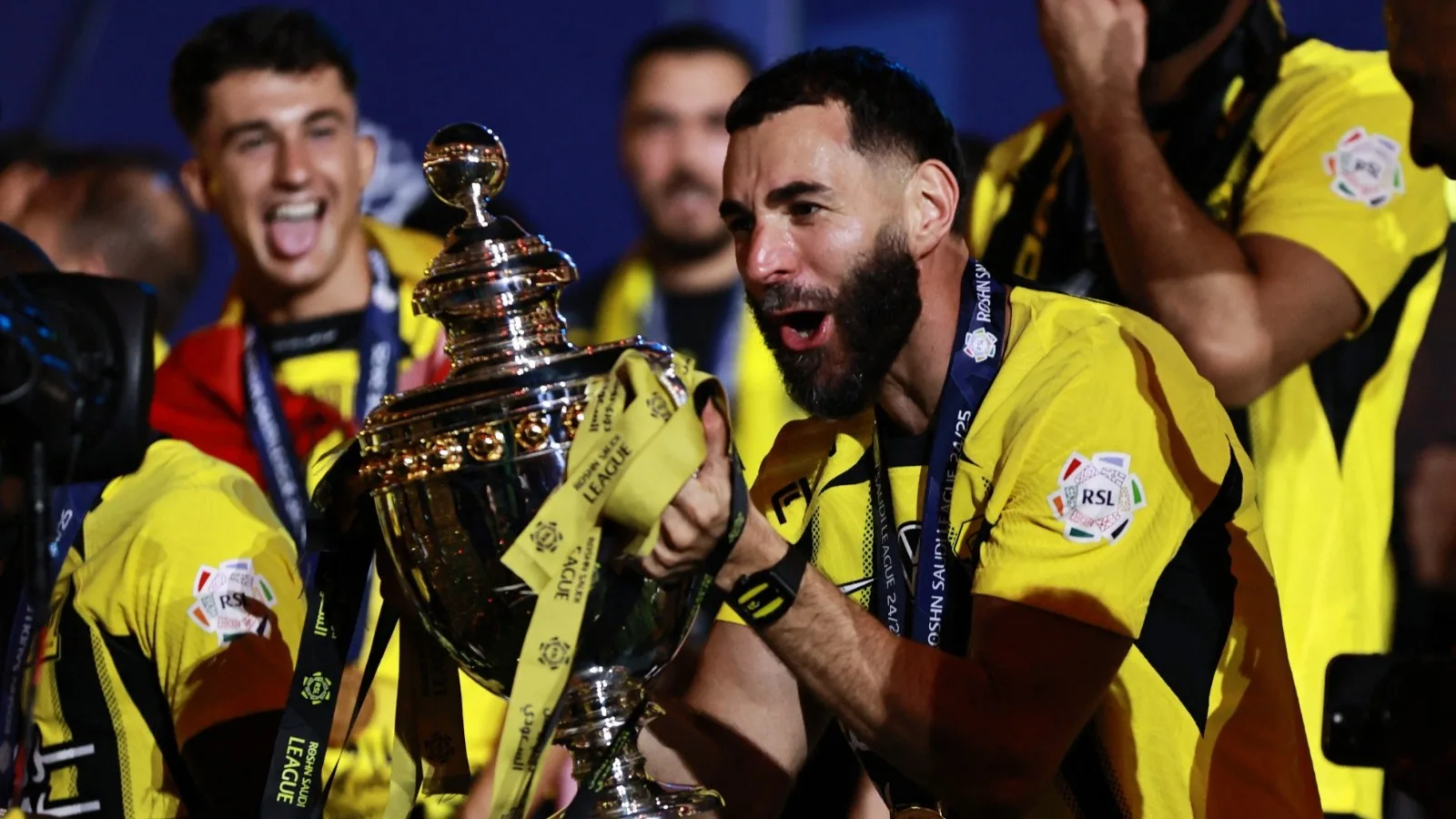 كريم بنزيما يفوز بجائزة لاعب الموسم في الدوري السعودي