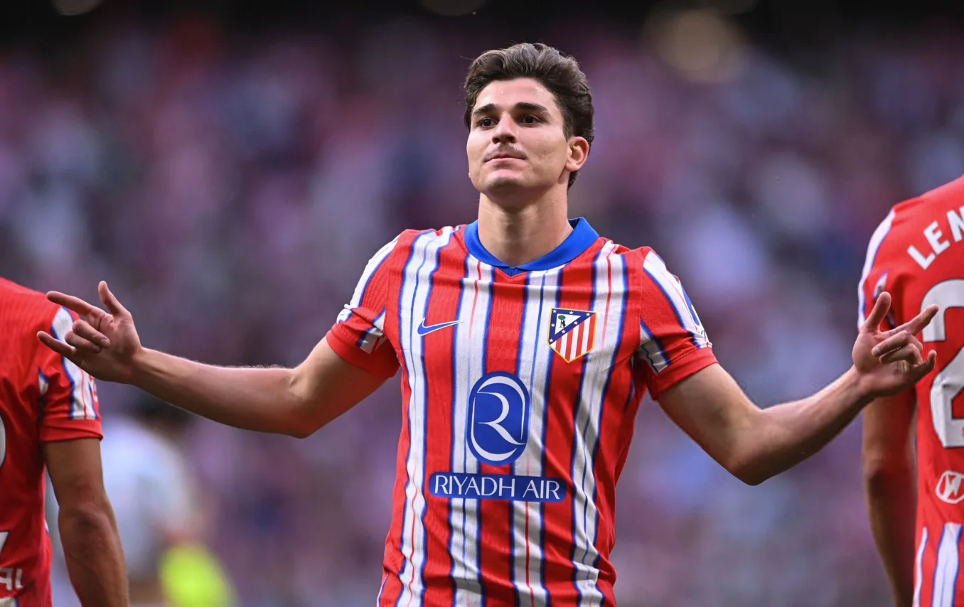 برشلونة يضع جوليان ألفاريز على رأس أولوياته لخلافة ليفاندوفسكي