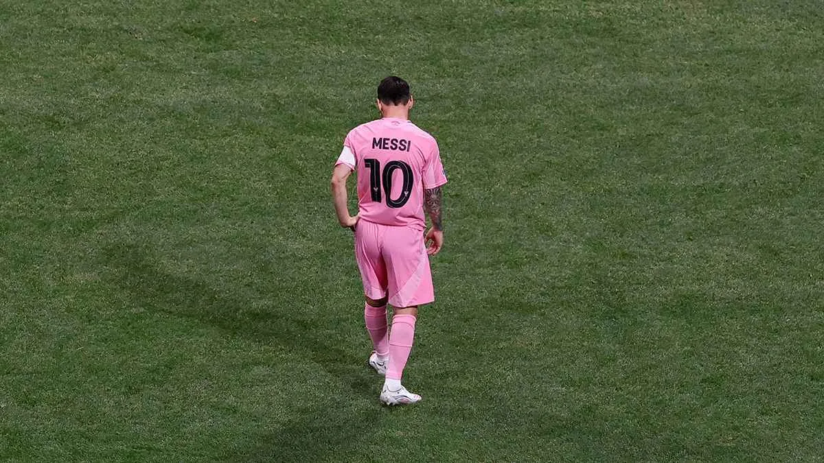 برشلونة يفكر في التعاقد مع دومفريس