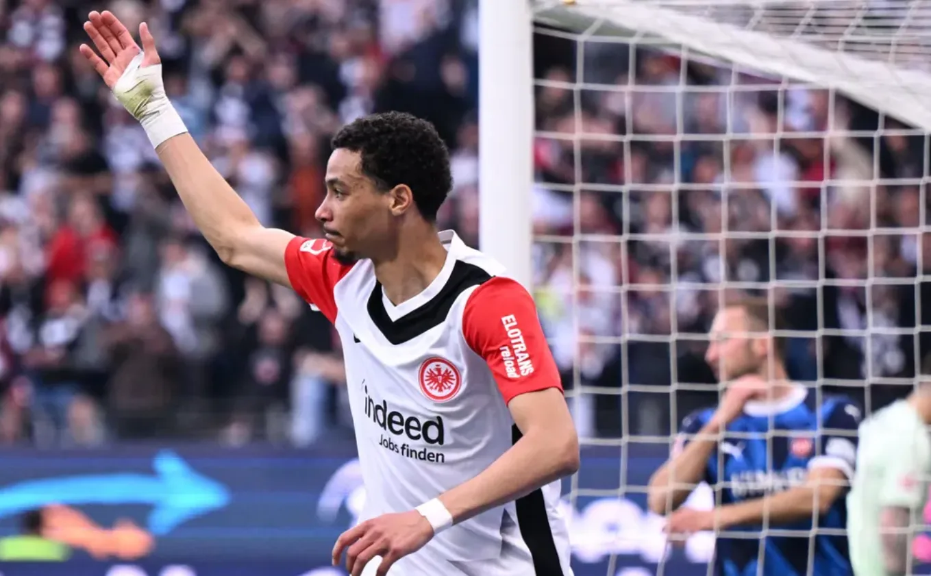 ليفربول يقترب من التعاقد مع المهاجم إيكيتيكي