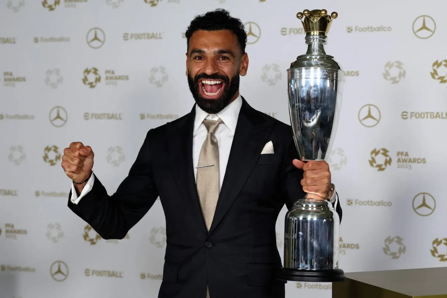 محمد صلاح يحقق جائزة أفضل لاعب بالدوري الإنجليزي