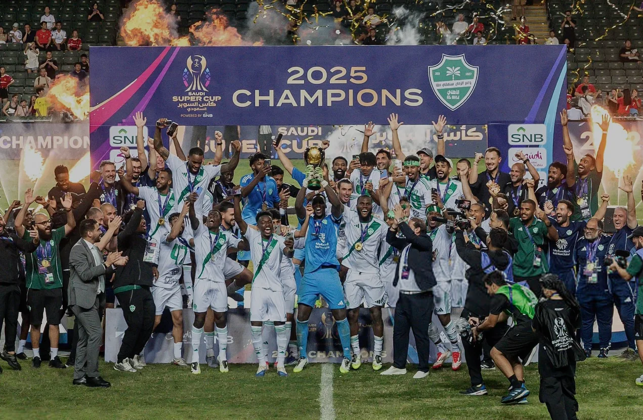 الأهلي يتوج بلقب السوبر السعودي للمرة الثانية في تاريخه