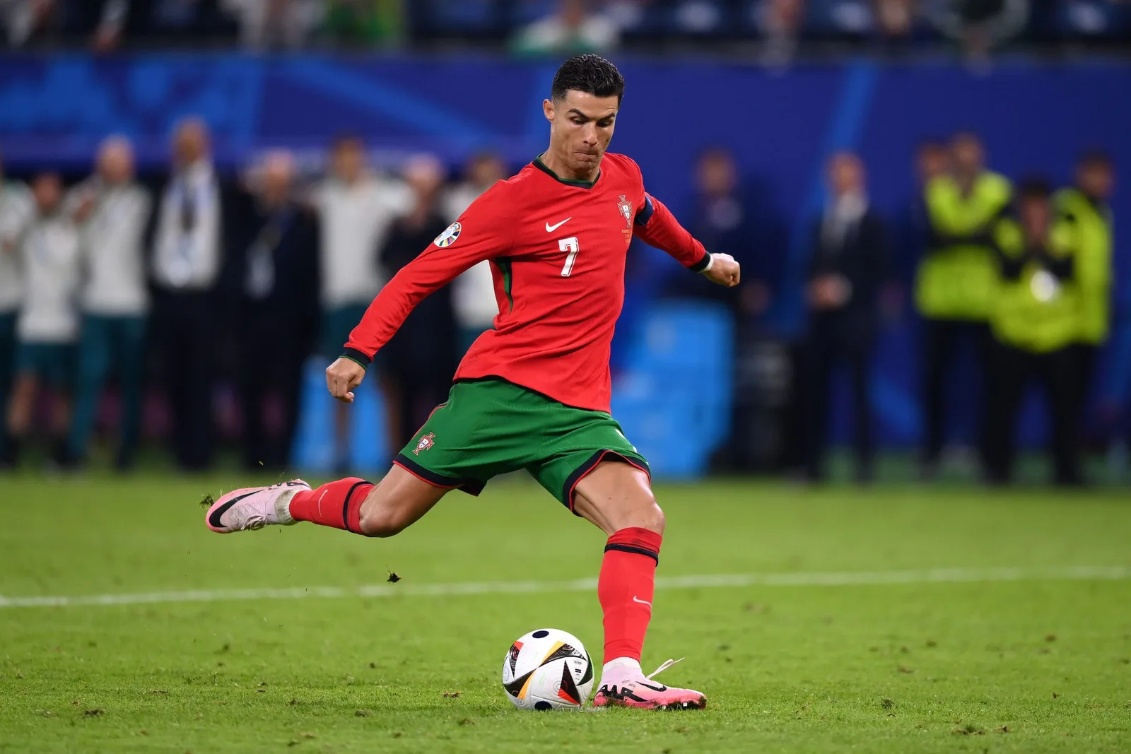 اللاعبون الأكثر تسجيلا للهاتريك في القرن الـ21