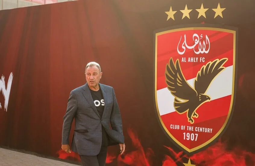 رسمياً.. الأهلي المصري يعلن تعاقده مع مدربه الجديد