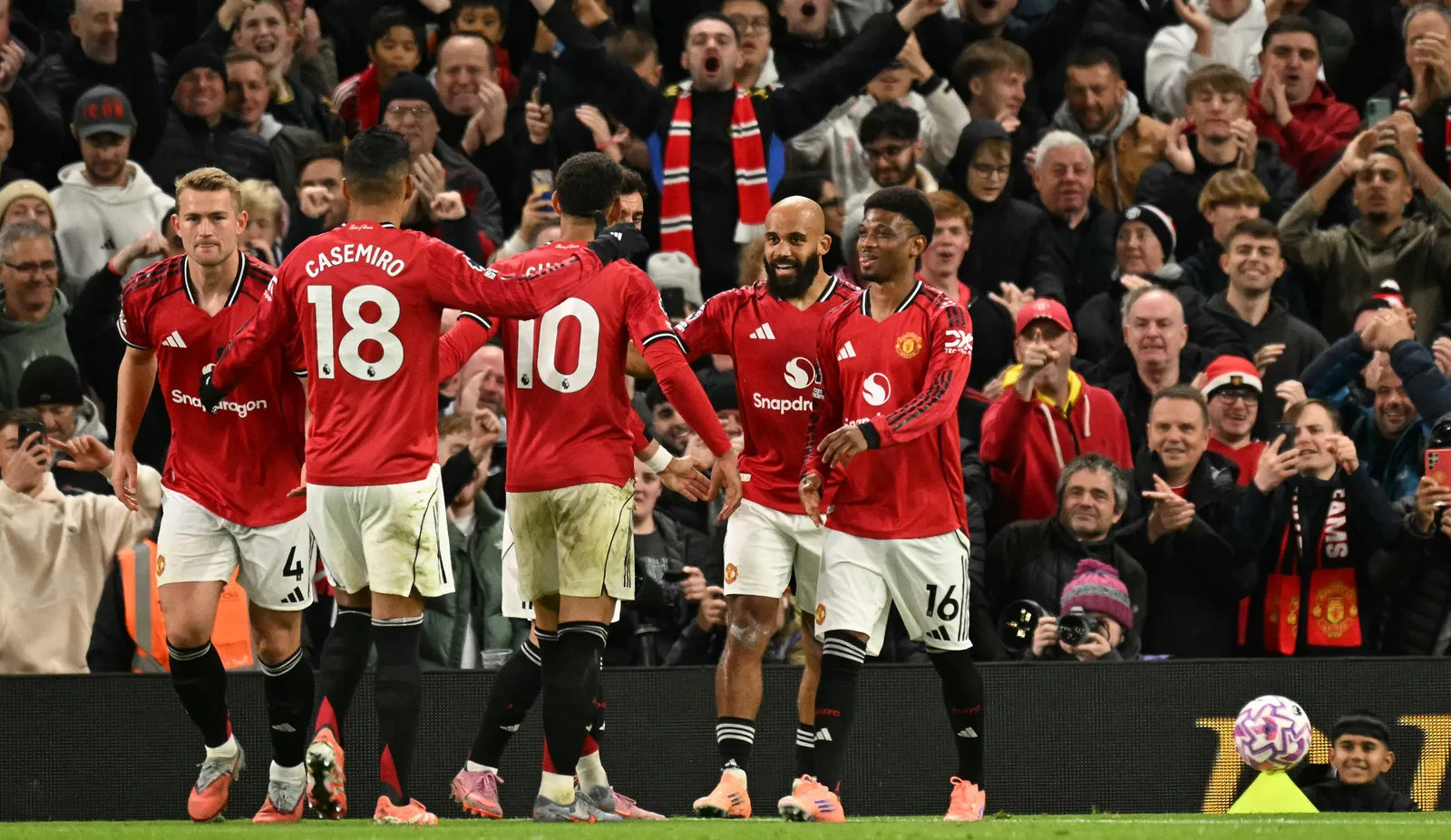 مانشستر يونايتد يحقق فوز مثير على برايتون 4-2