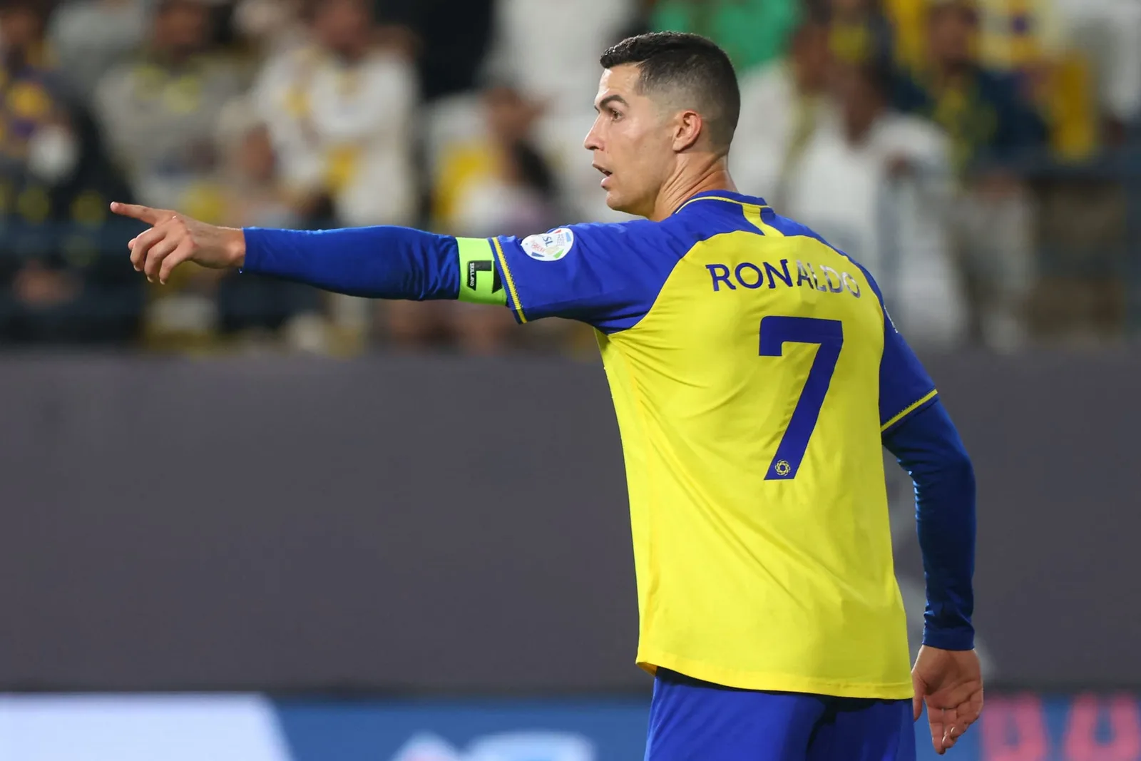 شاهد: رونالدو يغادر ملعب النصر غاضباً بعد الإقصاء المبكر من كأس ملك السعودية