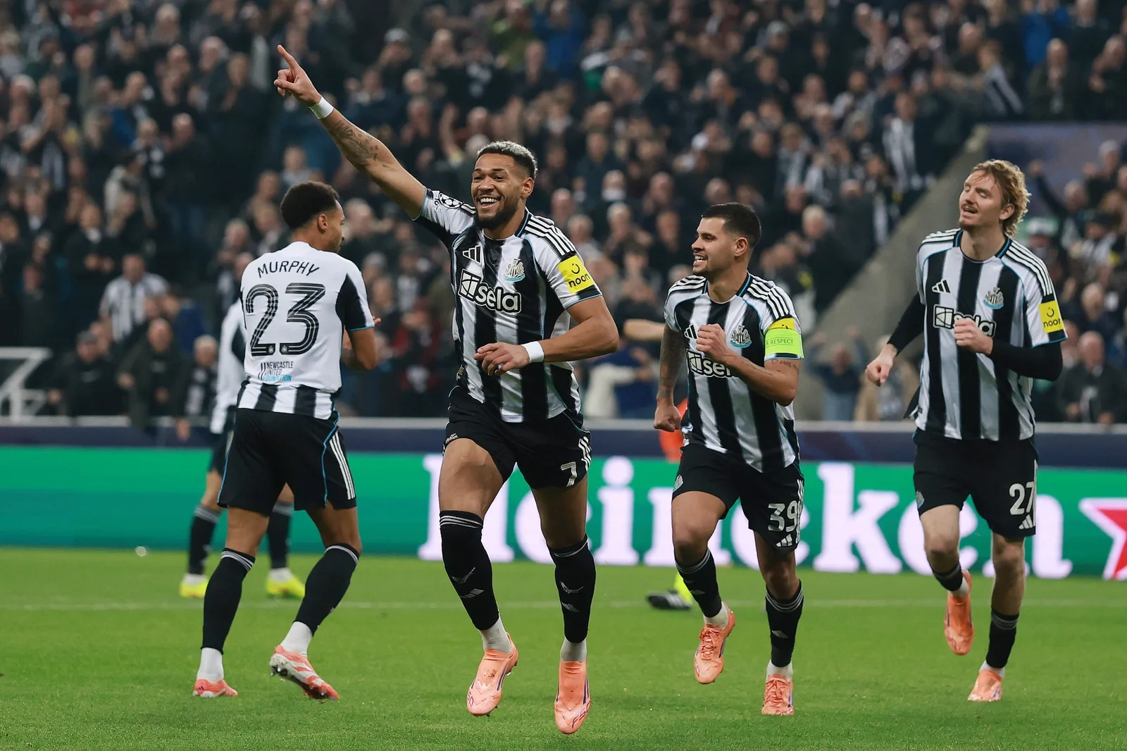 نيوكاسل يونايتد يهزم أتلتيك بيلباو بثنائية ويواصل تألقه في دوري أبطال أوروبا