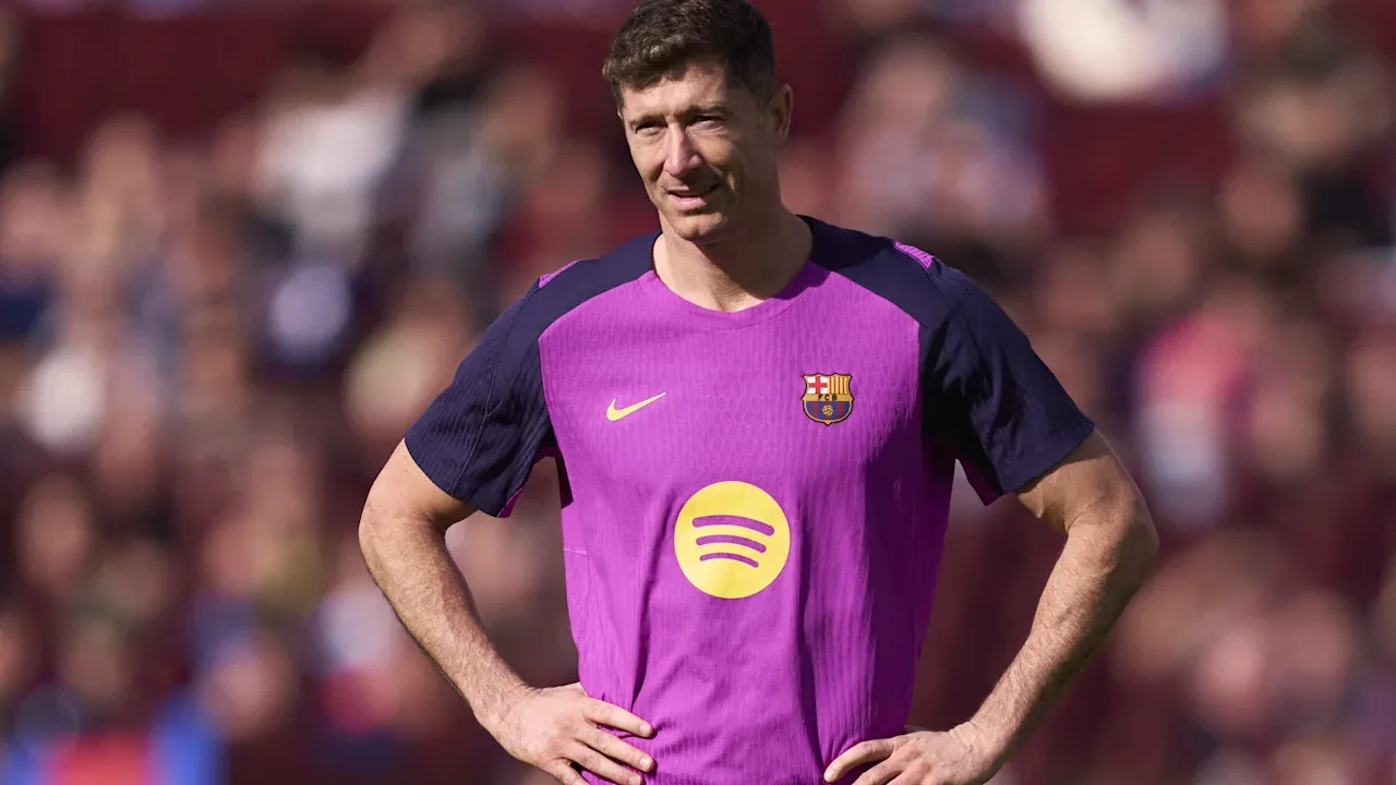 البولندي ليفاندوفسكي يريد البقاء في برشلونة