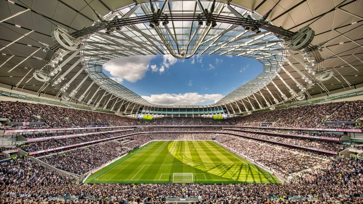 أكبر 10 ملاعب في الدوري الانجليزي