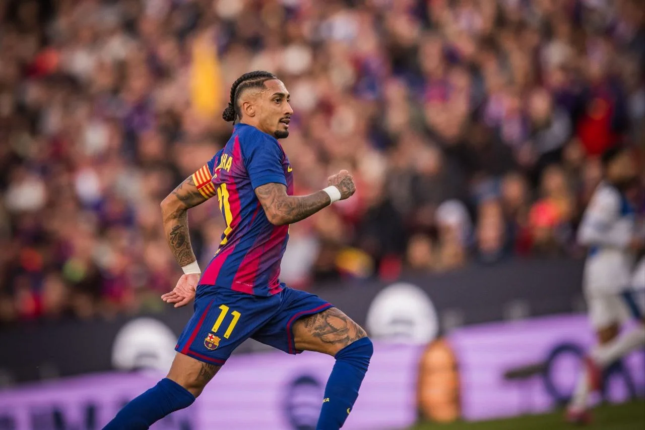 برشلونة يهزم ألافيس بثلاثية ويتصدر الدوري الإسباني مؤقتًا