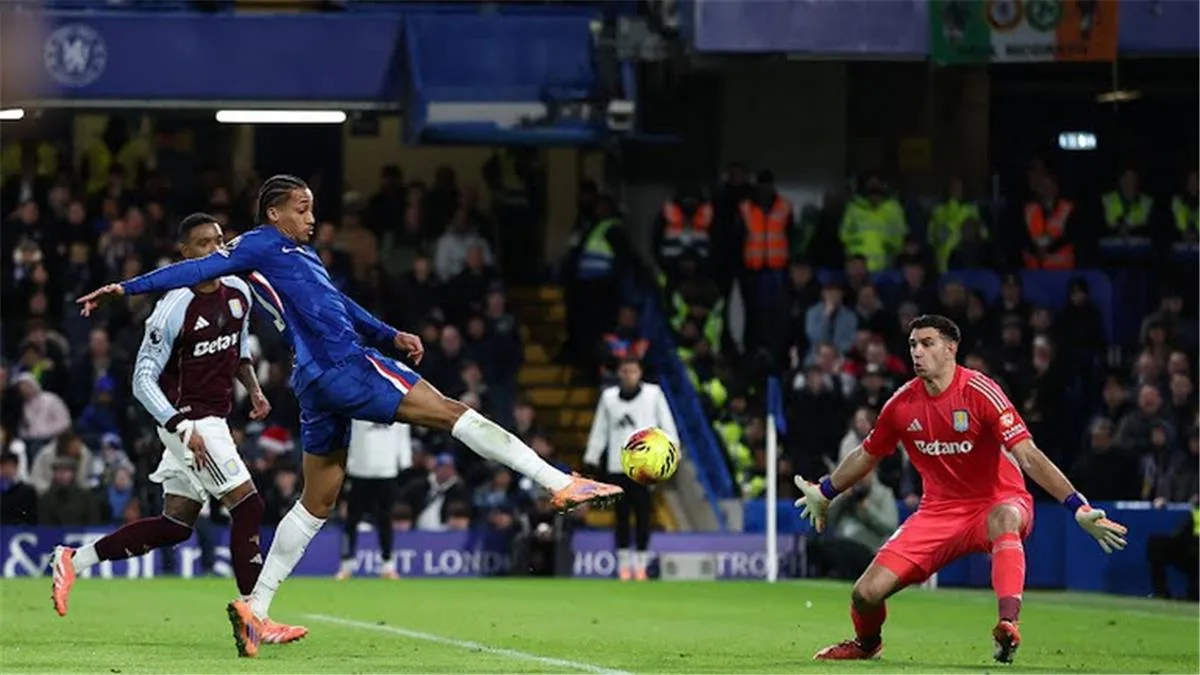 أستون فيلا يقلب الطاولة على تشيلسي في الدوري الإنجليزي