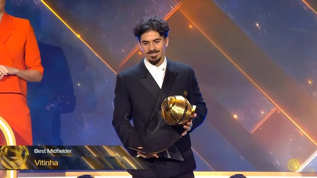 فيتينيا أفضل لاعب وسط في العالم من جلوب سوكر