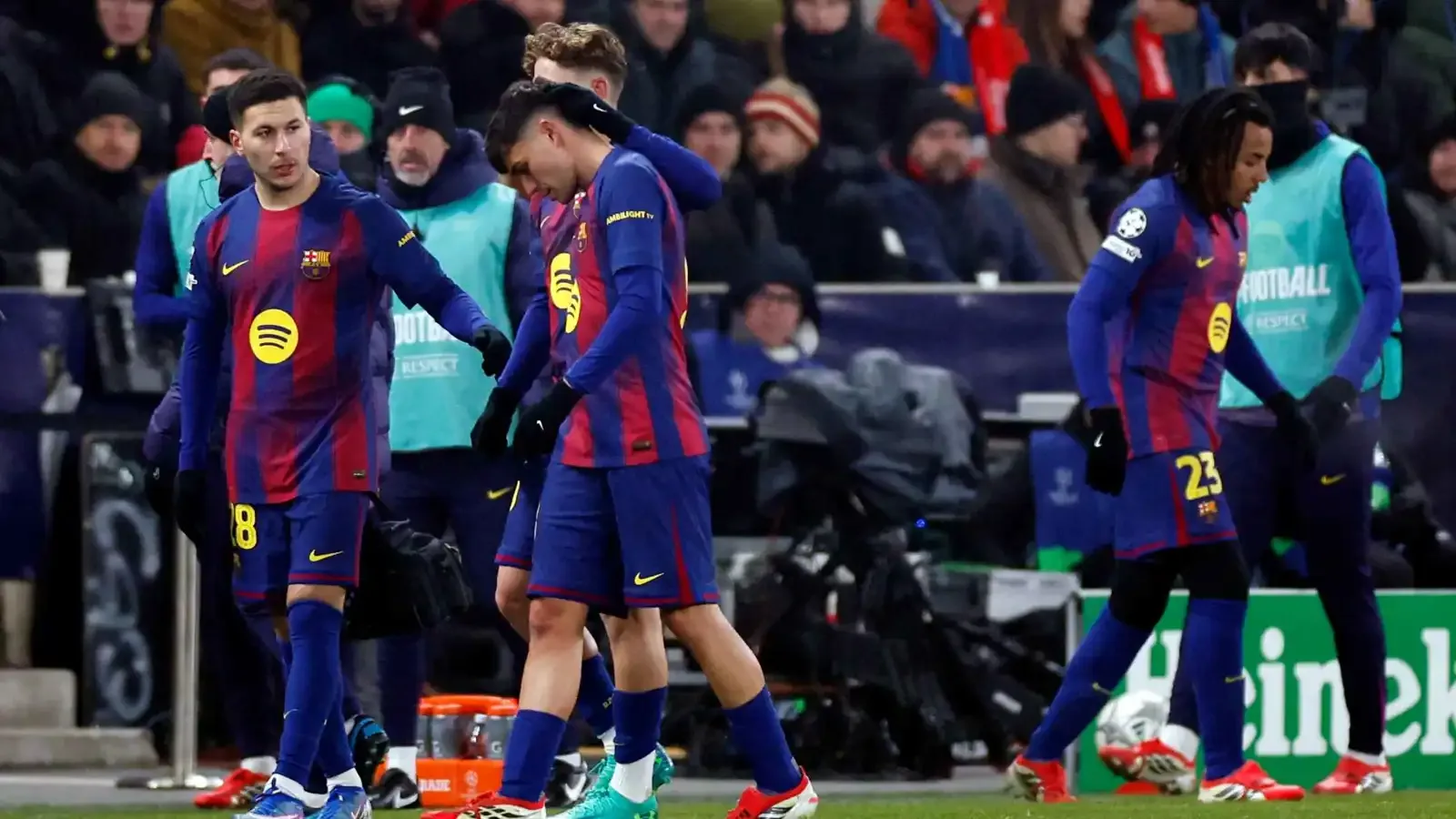 إصابة بيدري خلال مباراة برشلونة وسلافيا براغ