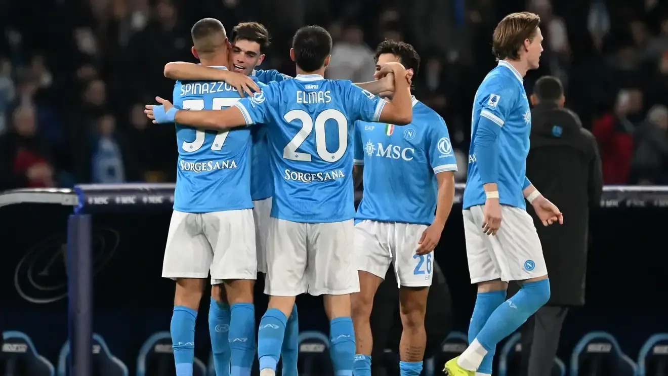نابولي يتجاوز فيورنتينا بصعوبة في الدوري الإيطالي