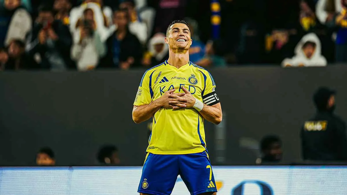 النصر يستعيد الوصافة بثنائية على الفتح في ليلة عودة رونالدو