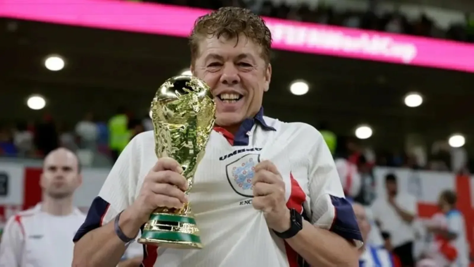 مشجع إنجليزي يبيع منزله لمتابعة منتخب بلاده في مونديال 2026