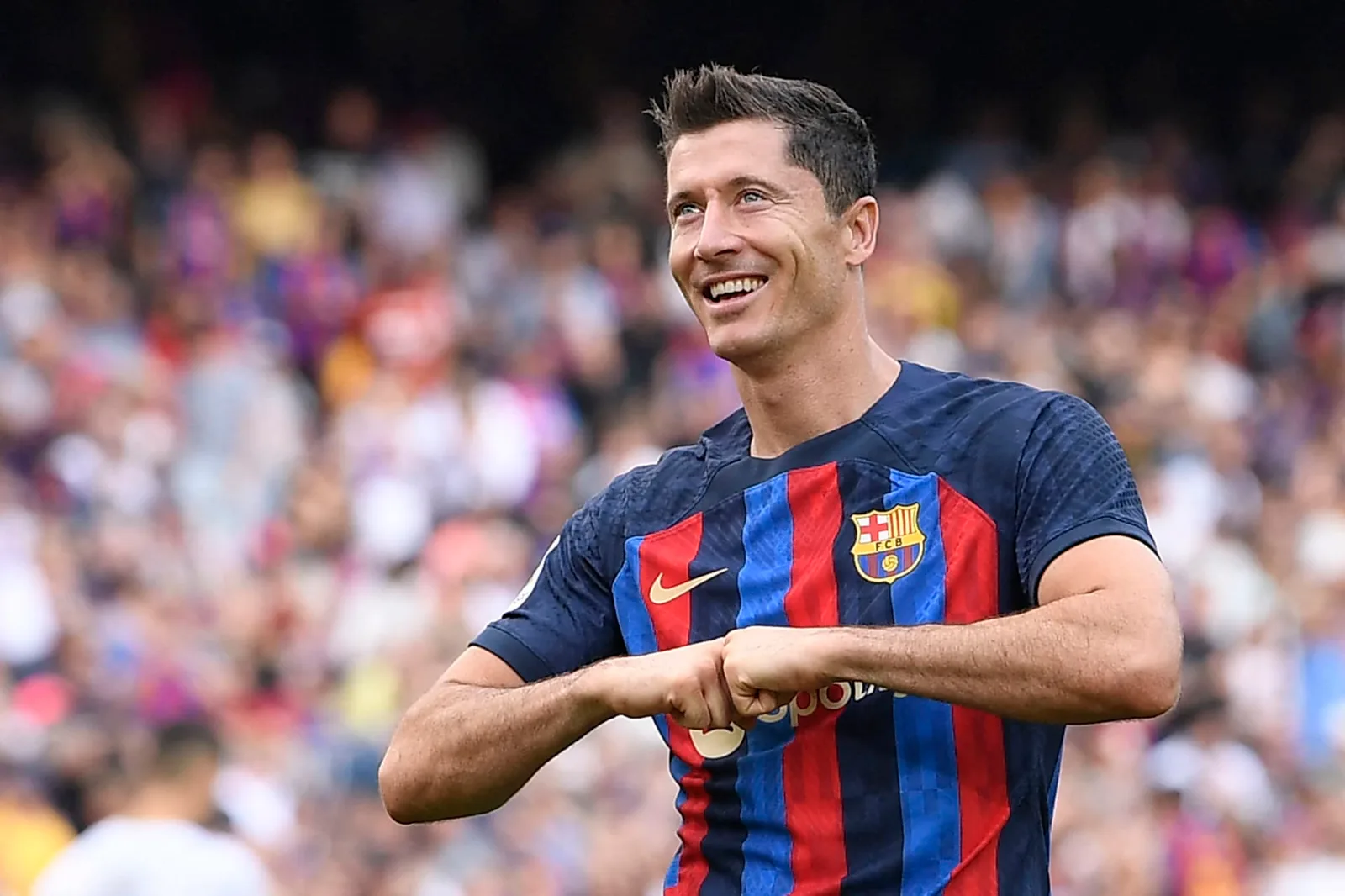 ليفاندوفسكي ينقذ برشلونة بهدف قاتل ويعزز صدارة الليغا على حساب أتلتيكو مدريد