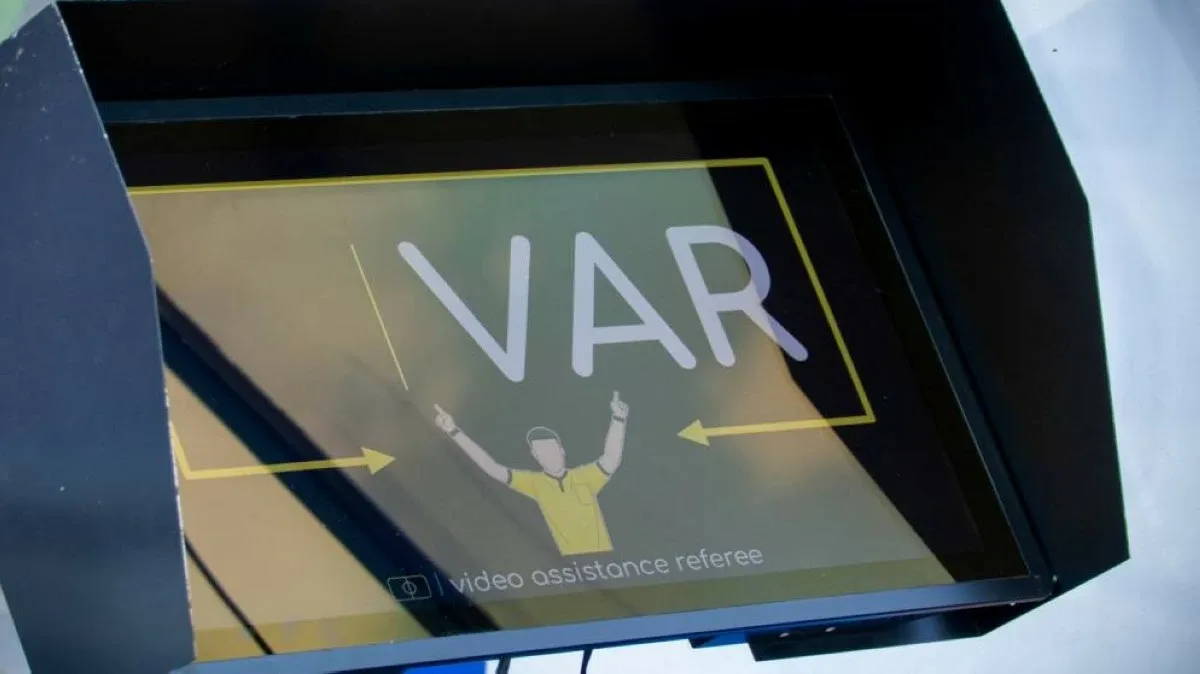 تقنية VAR تغيّر 95% من قرارات الحكام في الدوري الإنجليزي