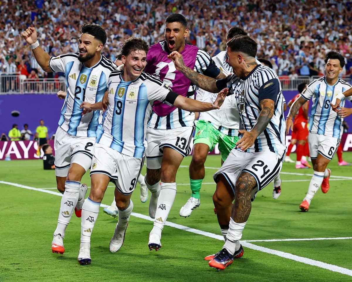 الأرجنتين تقلب الطاولة على سويسرا 3-1 وتضرب موعداً مع إنجلترا في نصف نهائي كأس العالم 2026
