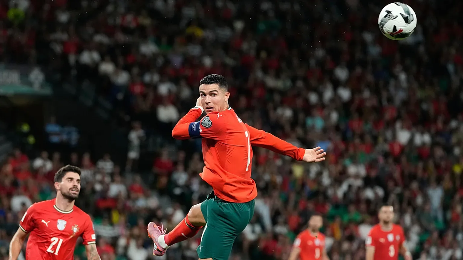 أفضل 10 لاعبين في تاريخ اليورو