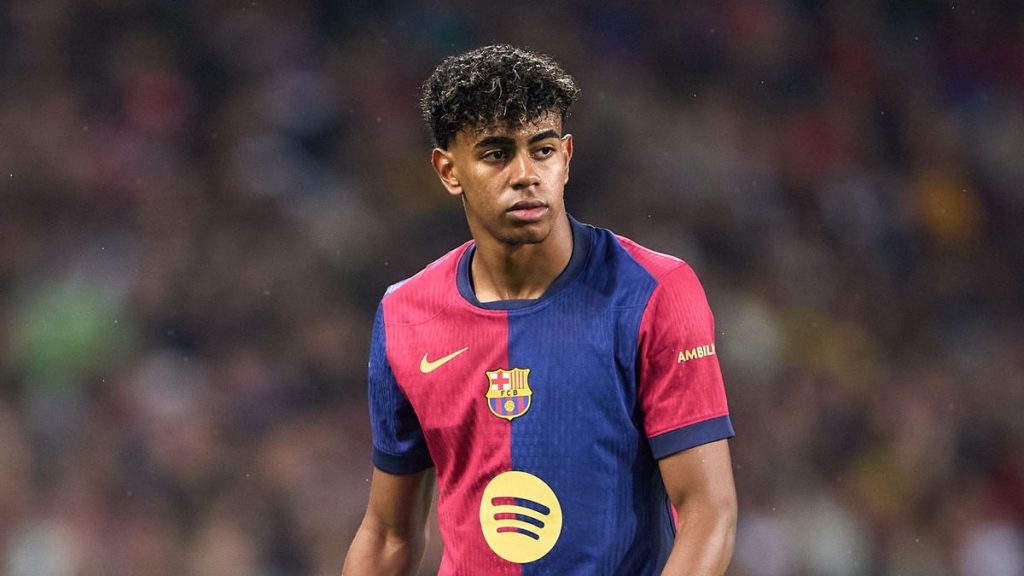 برشلونة يكشف عن مدة غياب نجمه لامين جمال