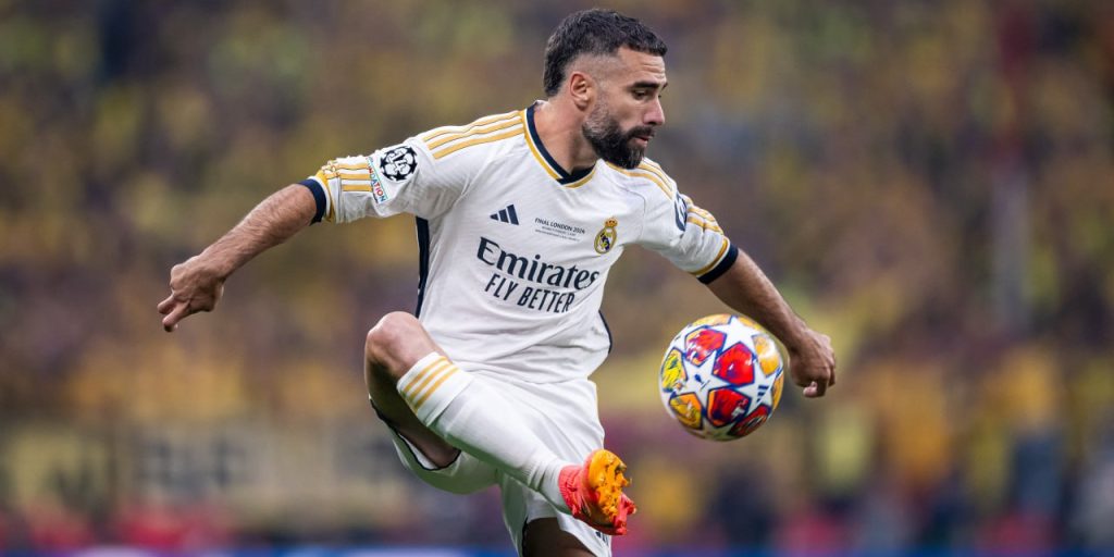 كارفاخال يتوج بجائزة مميزة مع ريال مدريد