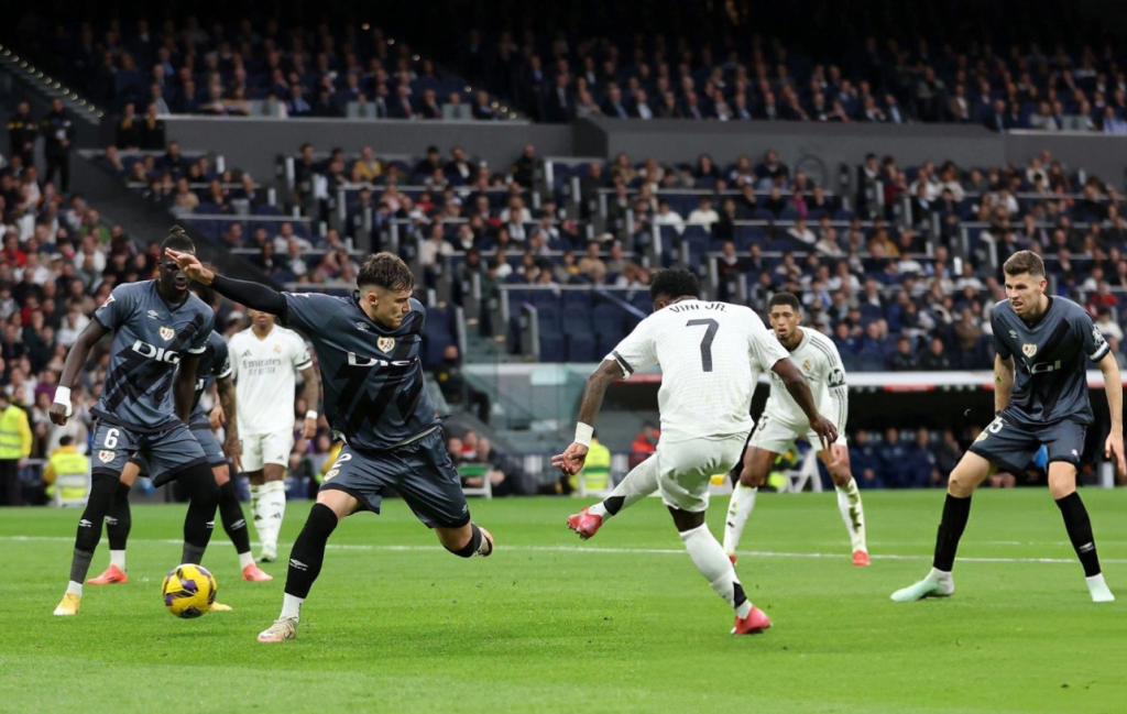 ريال مدريد يهزم فاليكانو بثنائية في الدوري الإسباني